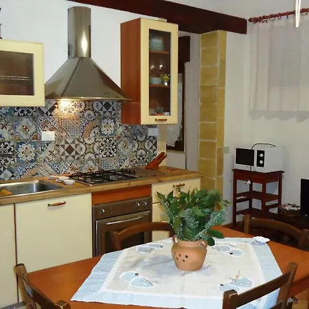 Siciliana Con Piscina 